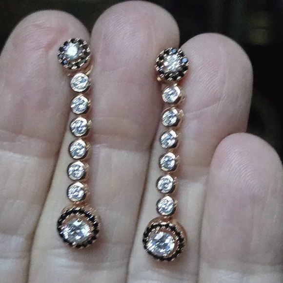 White topaz & onyx Silver & rosegold Drop Earrings - Picture 4 of 7